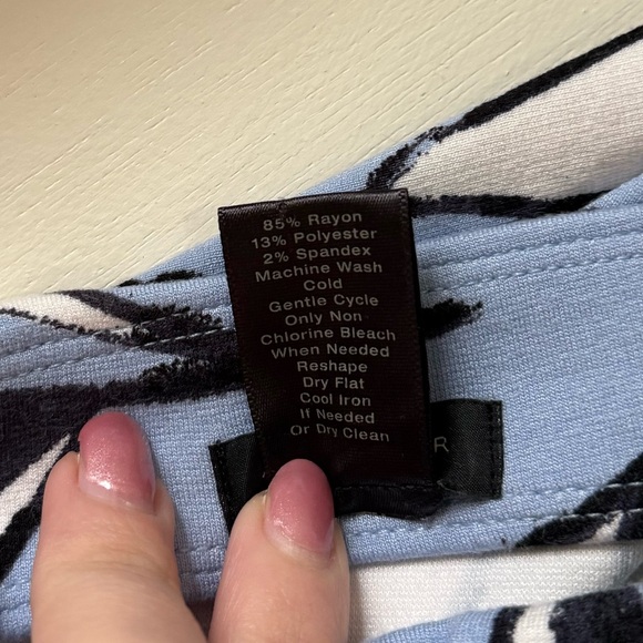 Ann Taylor Light Blue Leaf Print A-Line Skirt Size 0 - Picture 5 of 5